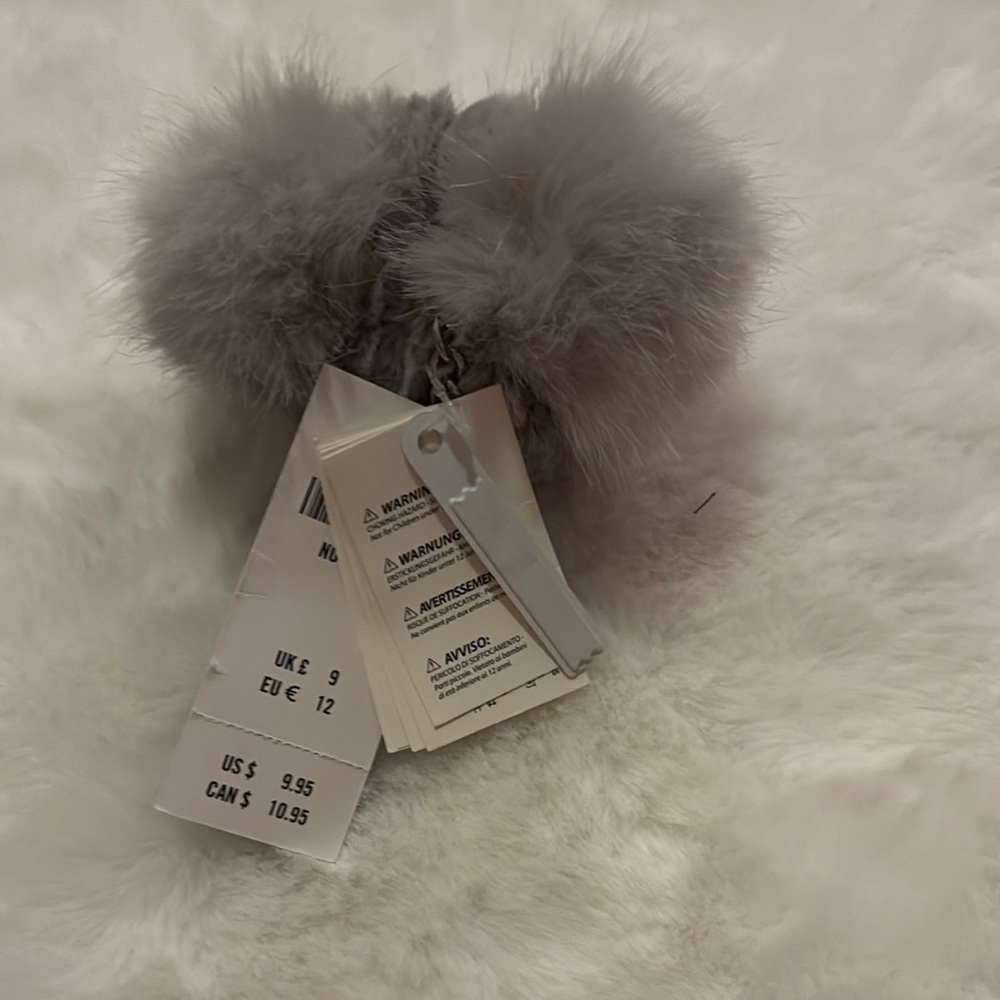 Hollister Gray Key Card Holder - Picture 2 of 3